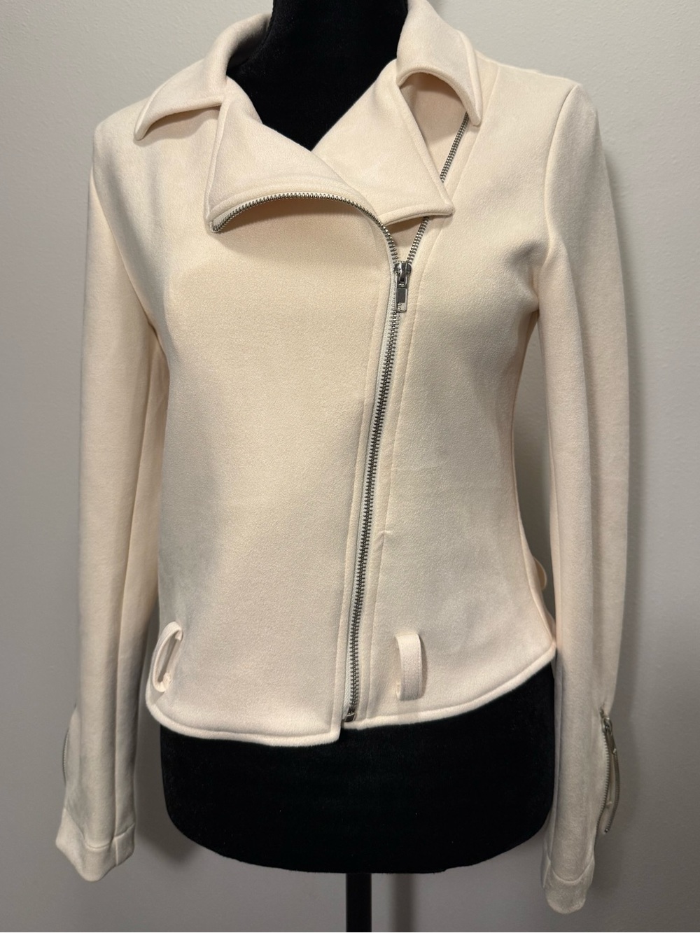 EUC!! Daytrip Soft Ivory Asymmetric Zip Faux Fur/Suede Jacket